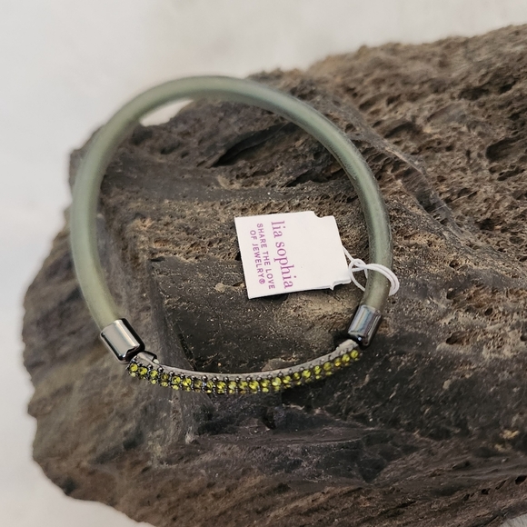 NWT Lia Sophia Green with green cut crystal bracelet - Picture 2 of 3